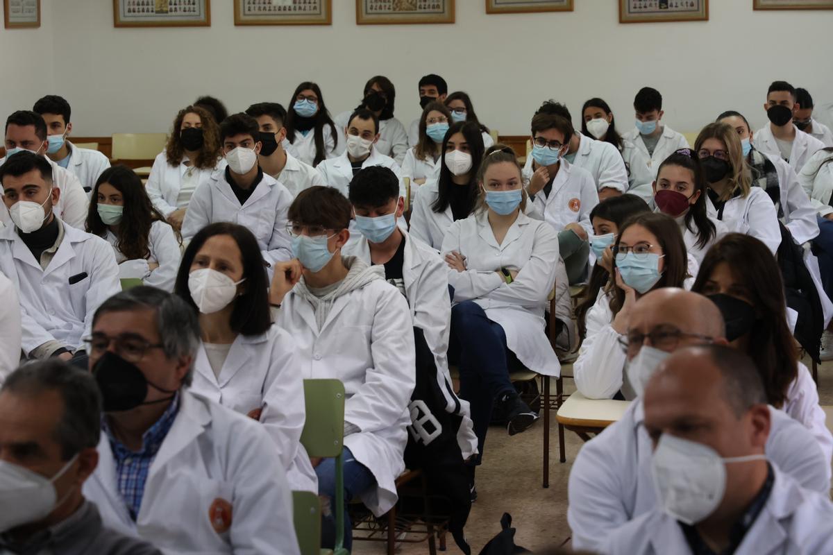 El programa va dirigido a los alumnos de ciclos formativos de grado superior de Química Industrial y Laboratorio