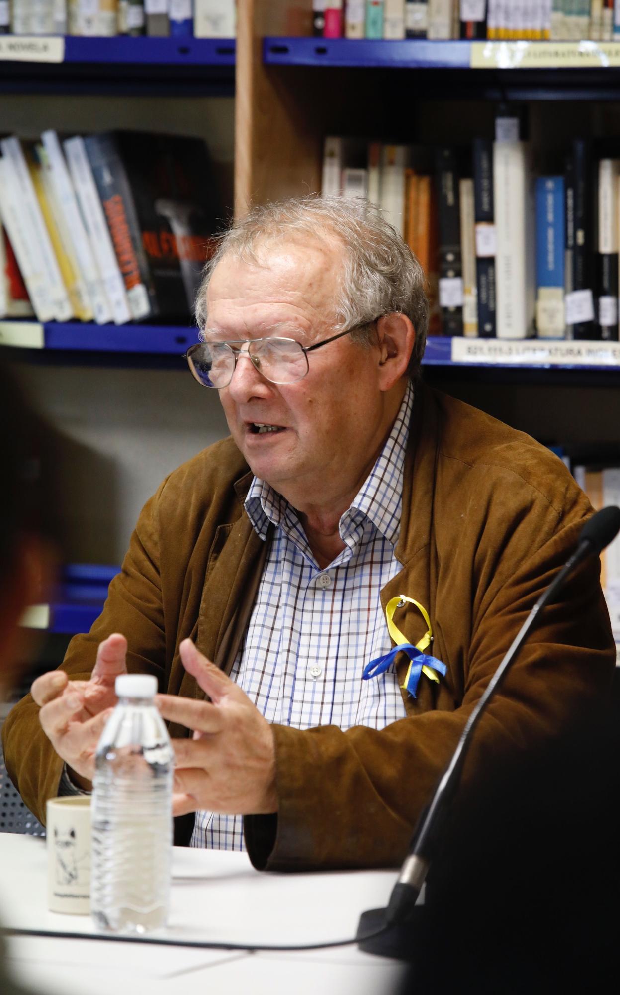 EN IMÁGENES: Así fue la visita de Adam Michnik al instituto de Roces en Gijón