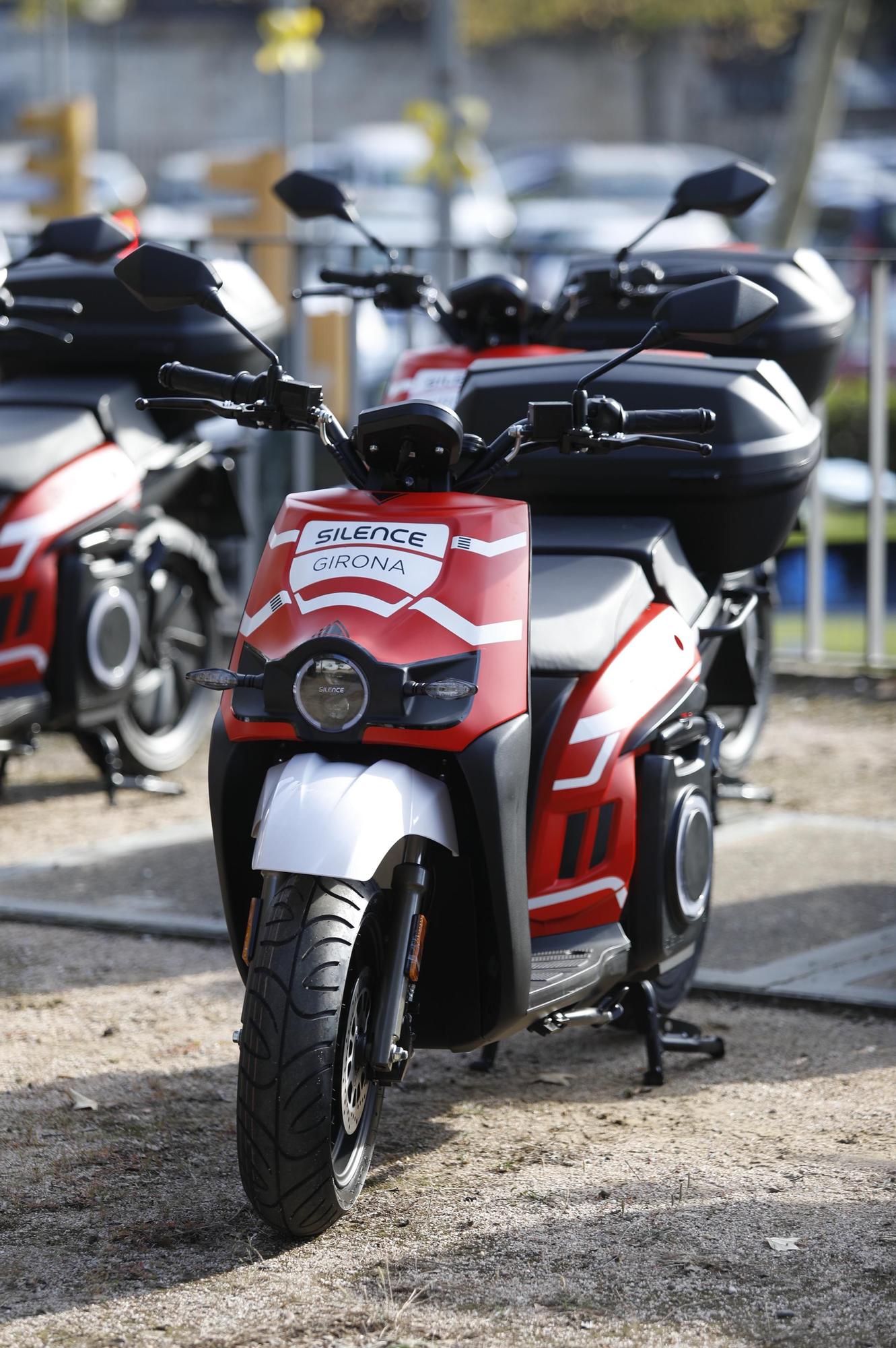 Girona estrena un servei de moto elèctrica de lloguer per minut