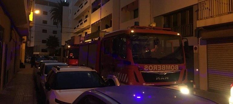 Evacuadas 19 personas por un incendio en un edificio de Arrecife