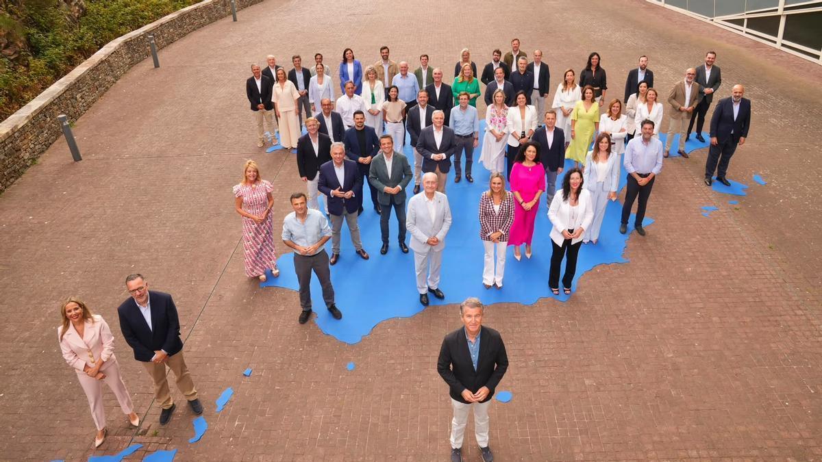 Foto de familia con los candidatos alcaldables de cada capital de provincia.