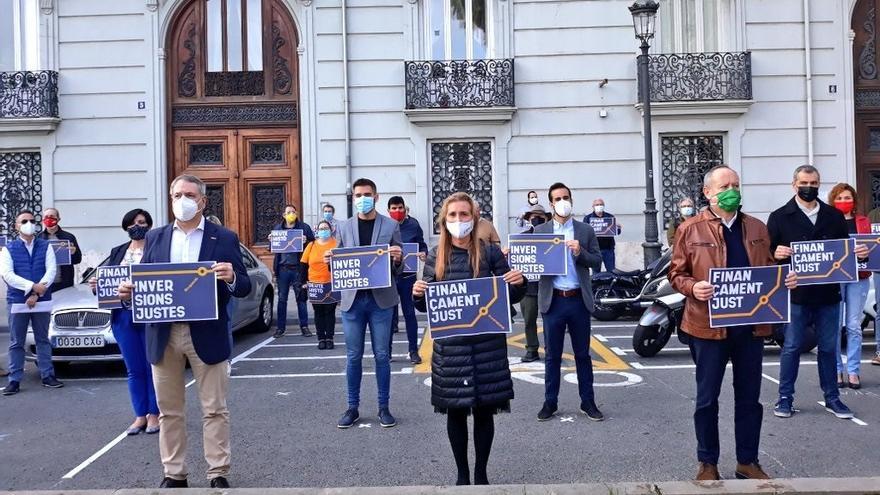 Concentración ante la Delegación del Gobierno por una financiación justa.