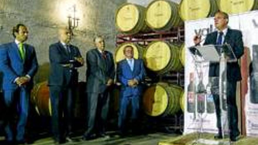 El sector del vino extremeño exportó 214.000 toneladas en 2012, según el presidente Monago