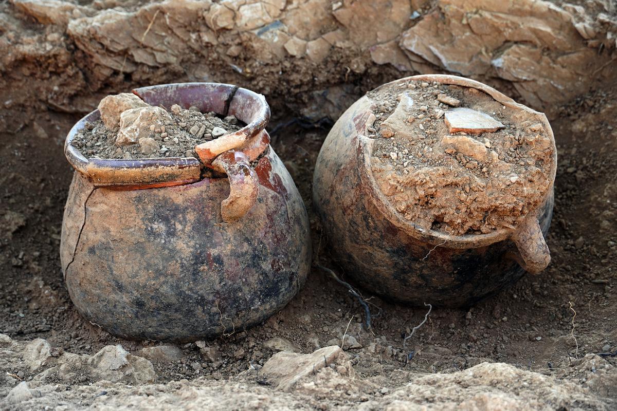 Jarrones neolíticos encontrados en Gavà.