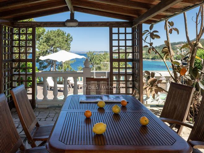 Así es el chalé a la venta que se sitúa a unos metros de una de las calas más hermosas de las Rías Baixas