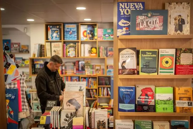 Bar Imperial, Floristería Kentia, Ifara Libros y Musicanarias: comercios antiguos de Santa Cruz de Tenerife