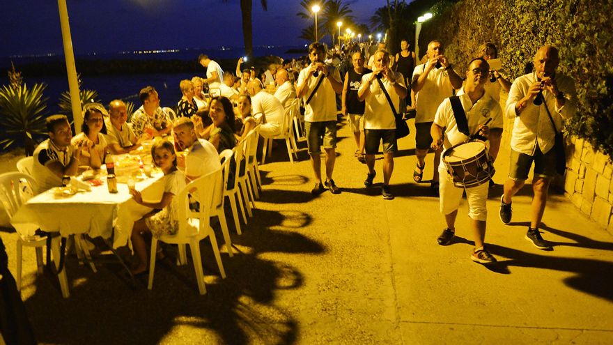Cuenta atrás para una tradición única a la luz de la luna en Santa Pola