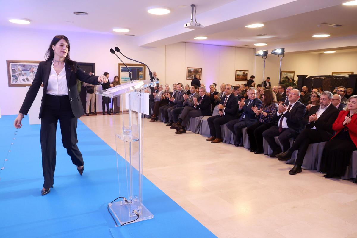 Firma del II Pacto de Vivenda de Galicia 2026-2030 en el Hotel Galicia Palace Pontevedra, por parte de representantes de distintos ámbitos profesionales y sociales, además de responsables institucionales, como la propia Xunta, la Fegamp, organizaciones de promotores y constructores, colegios profesionales, cooperativas y asociaciones de consumidores. La conselleira de Vivenda e Planificación de Infraestruturas, María Martínez Allegue
