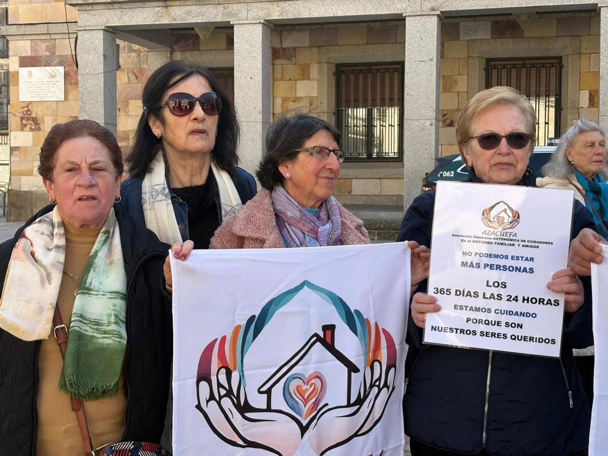 Miembros de La Asociación Zamorana de Cuidadores en el Entorno Familiar y Amigos (Azacuefa).