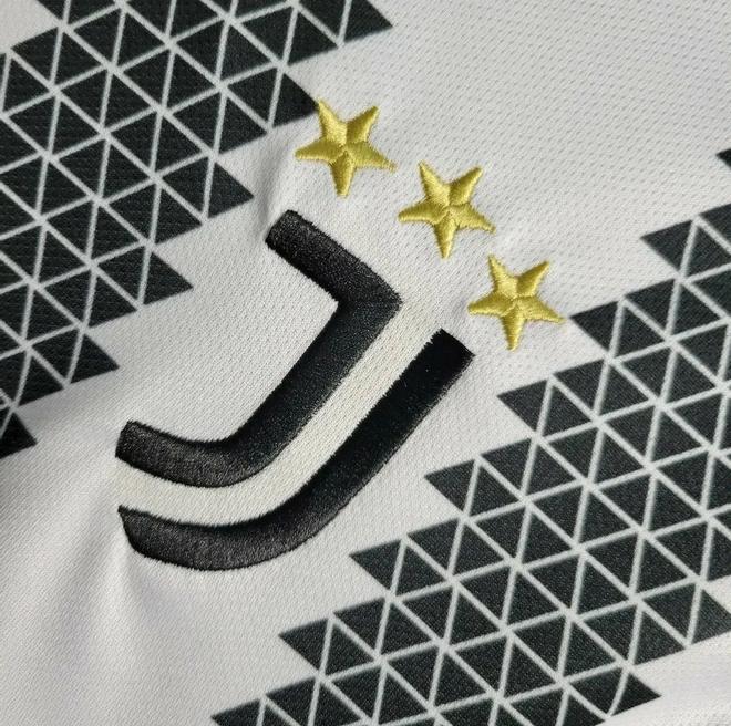 Morata, imagen de la próxima camiseta de la Juve