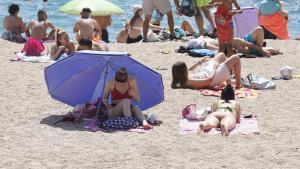 Turismo y sol en las playas de Lloret de Mar, Girona.