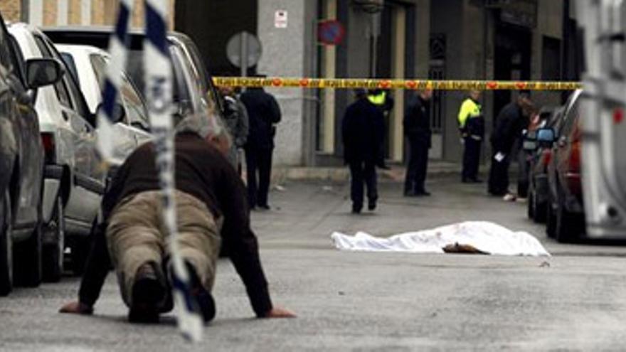 Un atracador muerto y dos heridos durante un tiroteo en Alicante