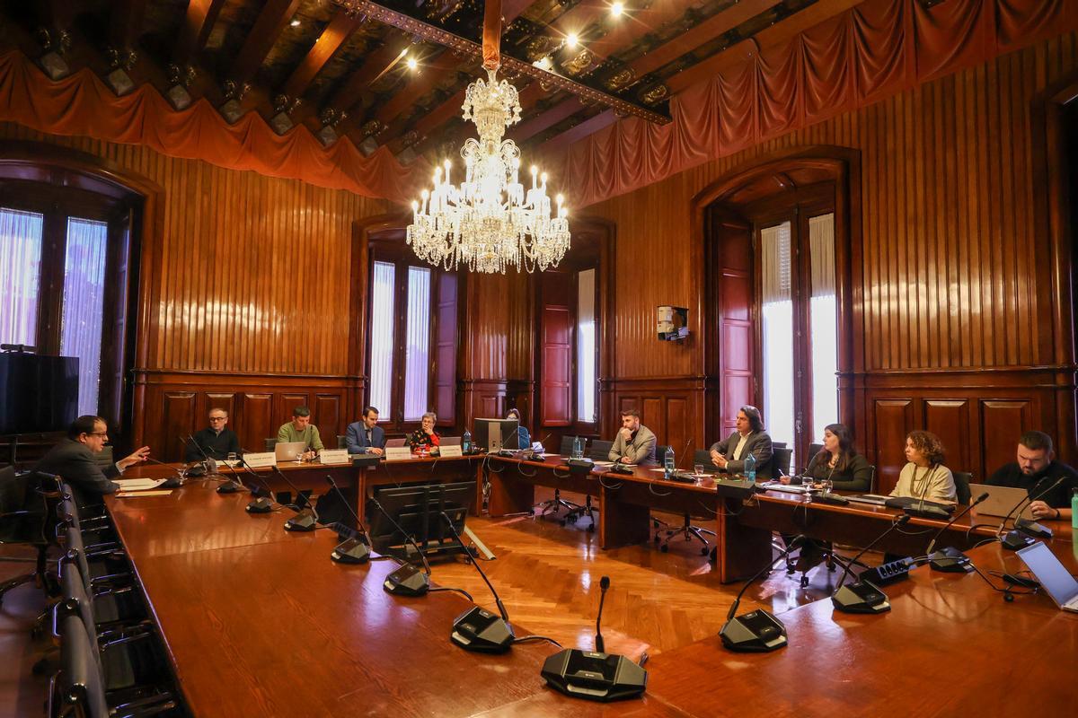 Imagen de la comisión del Parlament que investiga las infiltraciones policiales.
