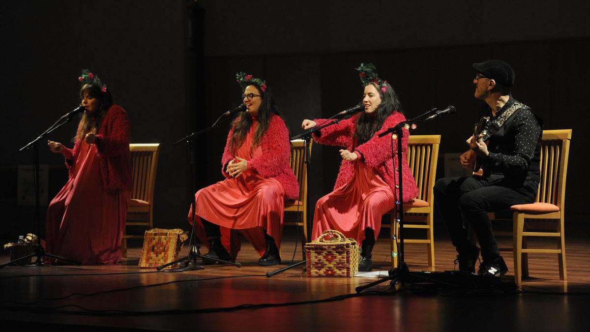 De Vacas, interpretando unha das súas cancións