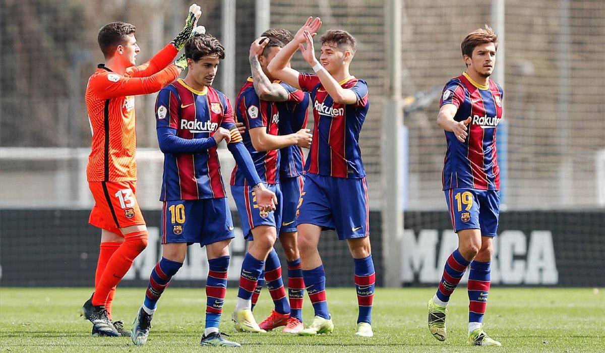 El Barça B celebra la victoria en el derbi ante el Espanyol B