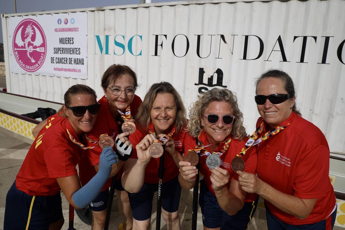 MLG 22-07-2026.-La Asociación española de Boat Dragón, formada por mujeres supervivientes de cáncer de mama, entrenan cada tarde en el pantalán ubicado en el puerto de la ciudad y donde han sido subcampeonas en Múnich.