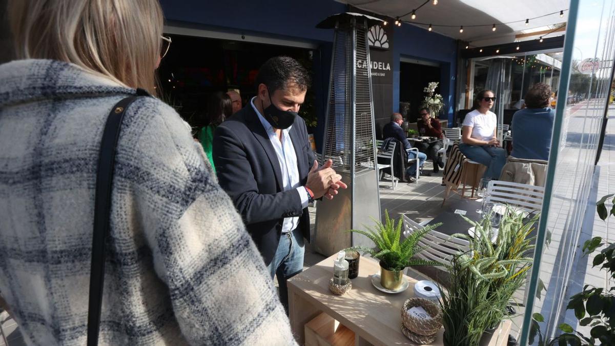 Terrazas en el PAU 5, donde los negocios invierten en climatización y terrazas semiabiertas. | JOSE NAVARRO