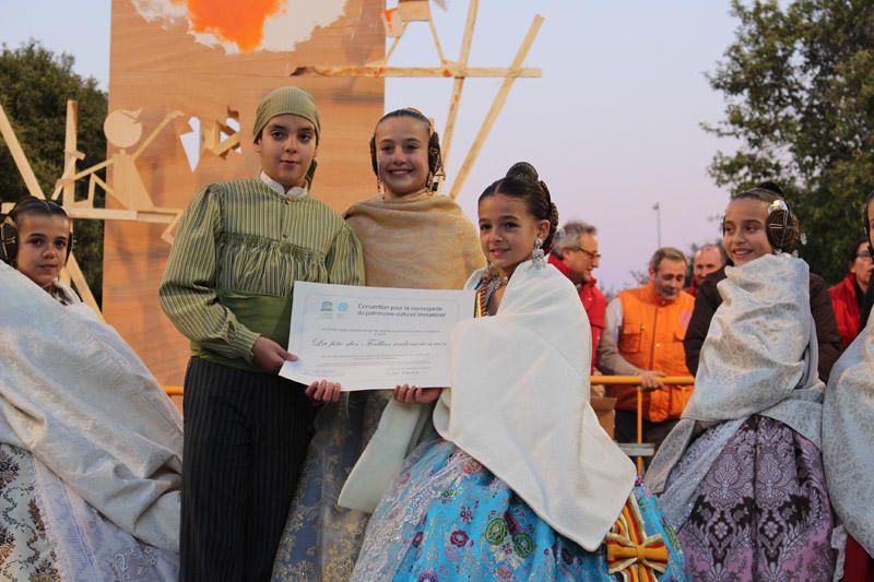 Entrega de los certificados de la Unesco a las Fallas infantiles