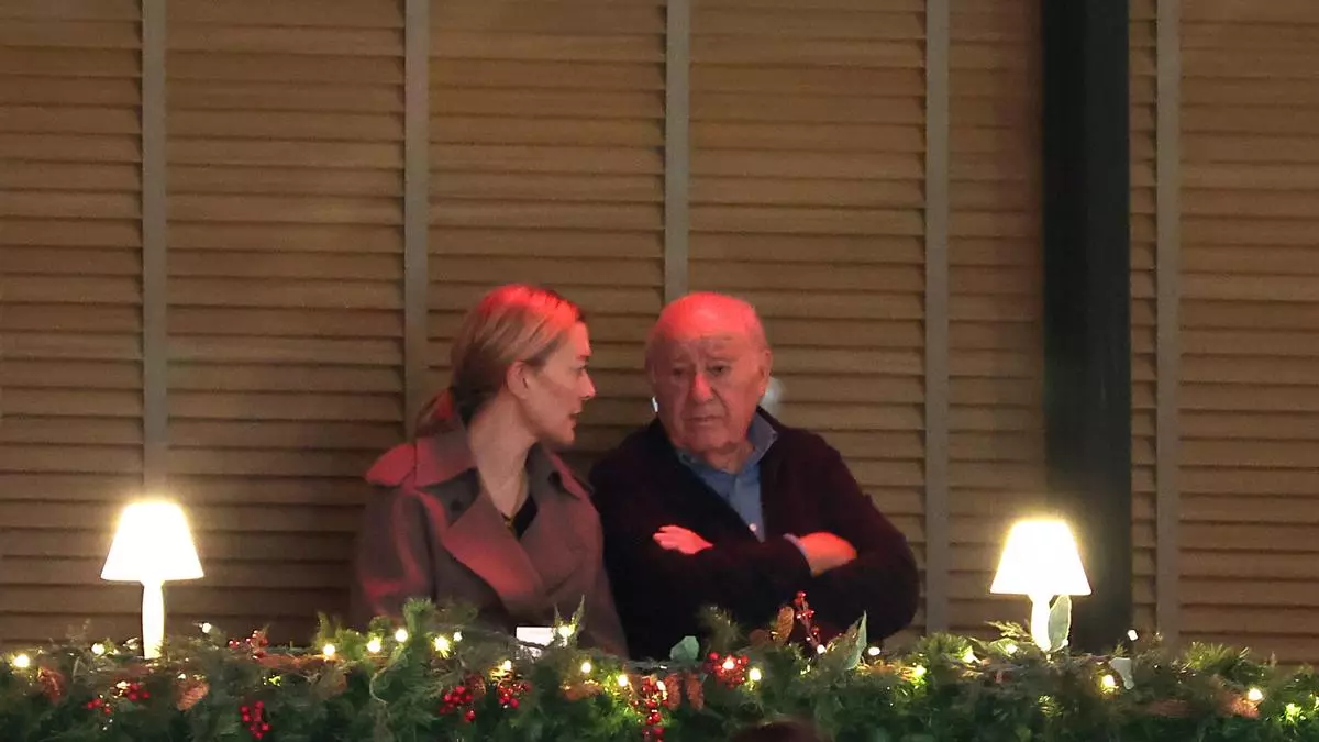 Amancio Ortega, con su familia en Casas Novas