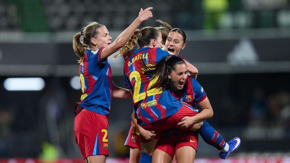 Paredes, Serrajordi y Kika celebran con Ona Batlle su gol ante el Athletic en la semifinal de la Supercopa