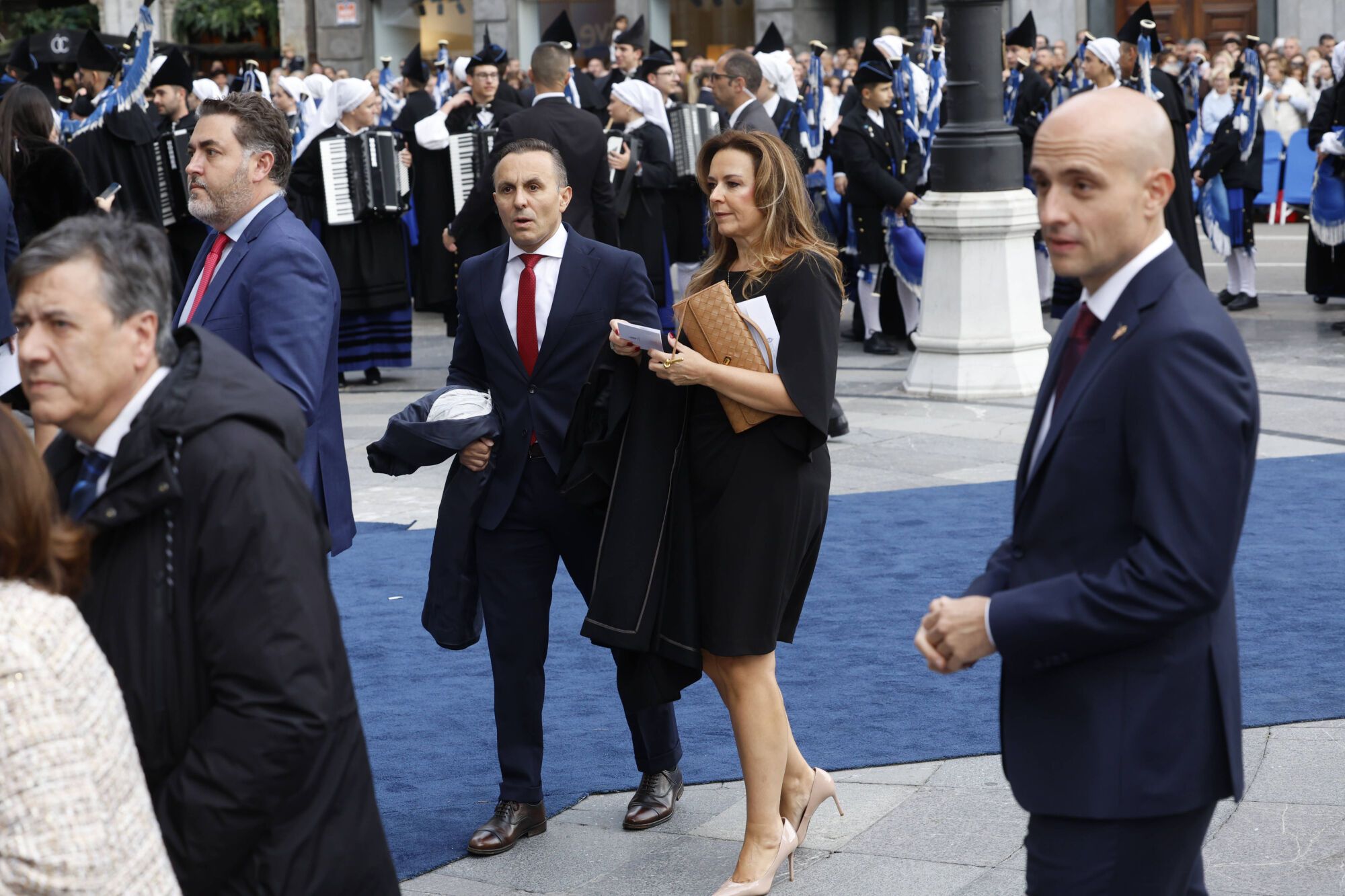 Así fue la llegada de los invitados a los premios "Princesa de Asturias" y su paso por la alfombra azul