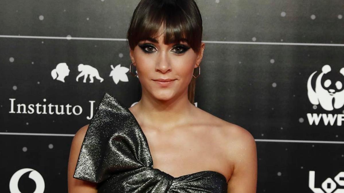 Aitana con vestido de lazo