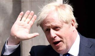 Boris Johnson dimite y nombra un Gobierno provisional