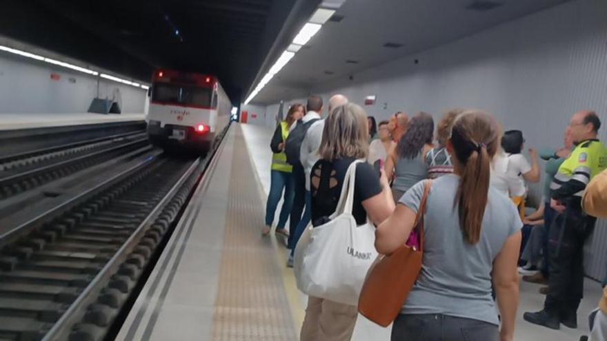 Un hombre se arroja a las vías del tren en la Estación de San Bernardo