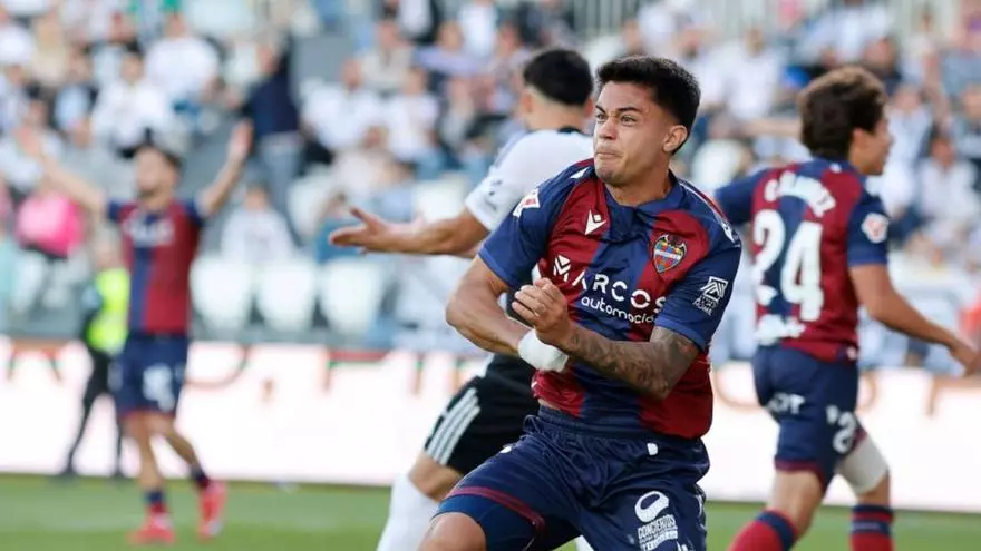 Resumen, goles y highlights del Burgos 2-3 Levante de la jornada 41 de LaLiga Hypermotion
