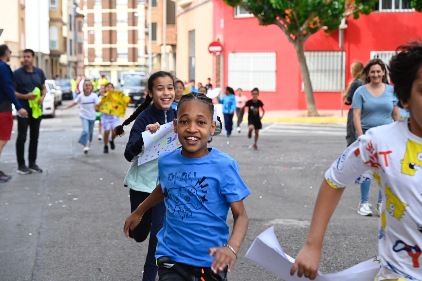 Escolares de Vila-real protagonizan una carrera solidaria en homenaje a mossén Guillermo