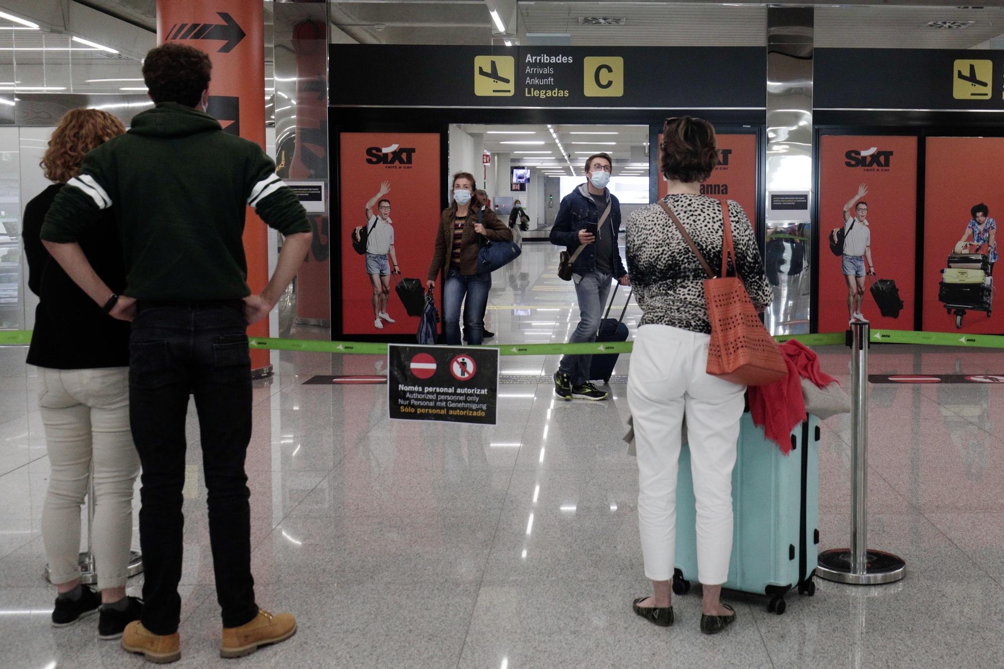 Vuelven los abrazos al aeropuerto de Palma con la entrada libre para acompañantes