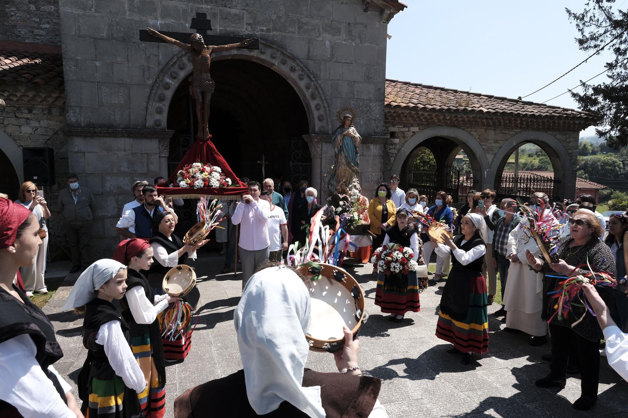 En imágenes: La procesión del Cristo de Cenero