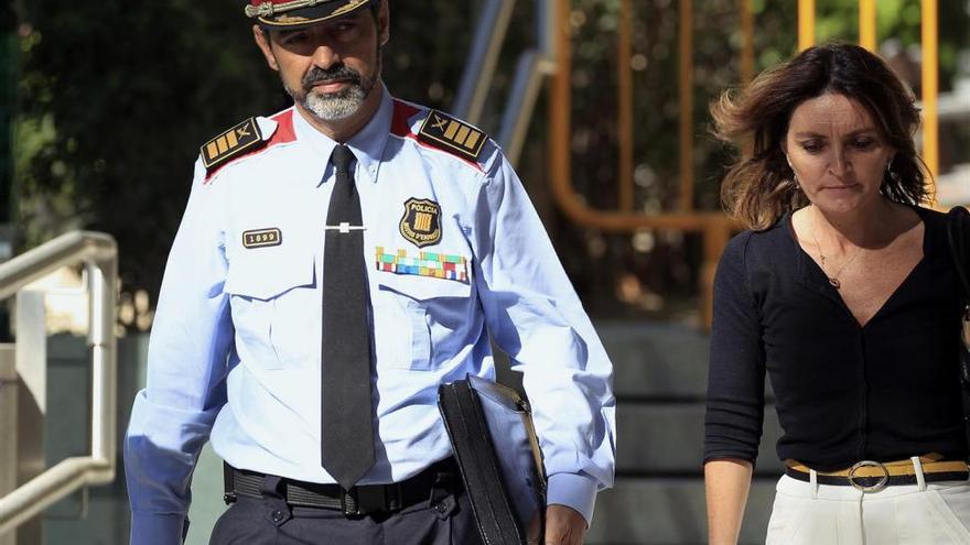 Trapero acata su cese y pide a los mossos que sean leales a sus nuevos mandos