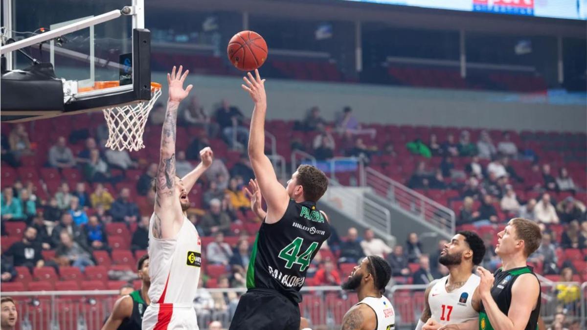 Joel Parra, en el partit perdut per la Penya a Riga contra el Prometey ucraïnès