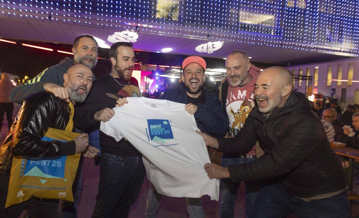 Así vive un grupo de "eurofans" llegados de Alemania el Benidorm Fest