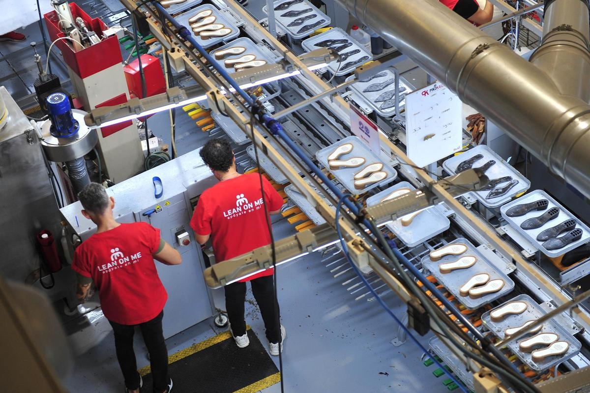 Actividad en una empresa de calzado de Elche