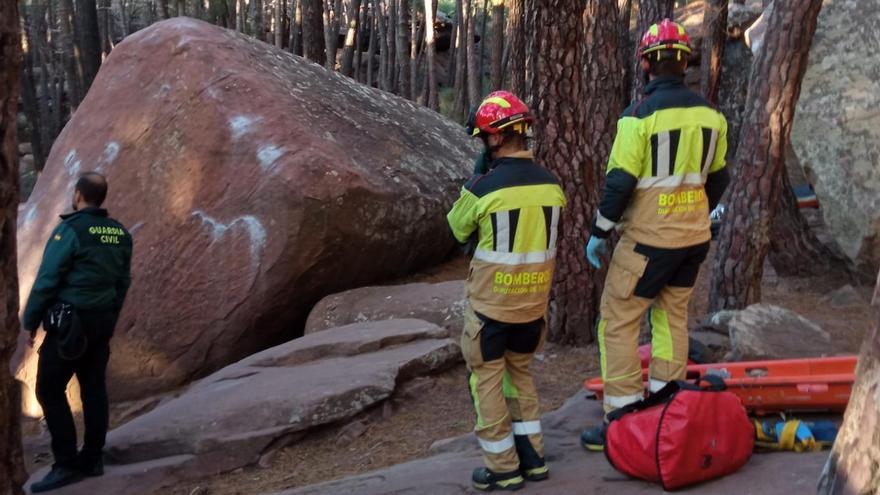 Los bomberos de la DPT en la zona cercana a Albarracín donde rescataron el cuerpo sin vida