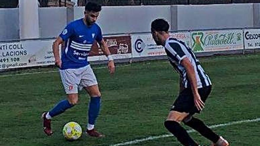 Acció ofensiva de l&#039;Igualada al camp del Peralada, ahir a la tarda