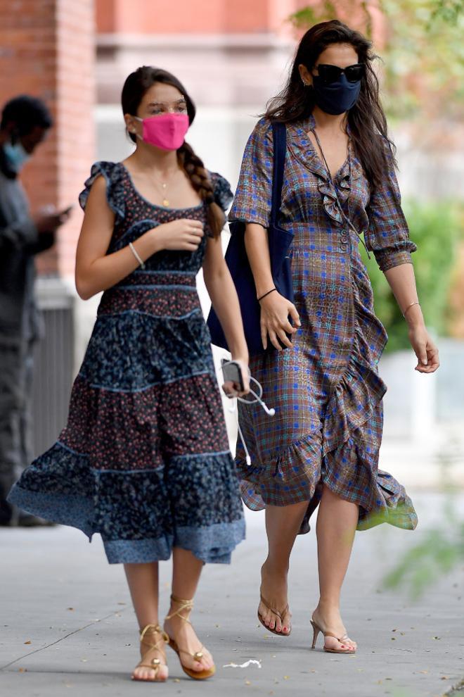 Katie Holmes y su hija Suri, en Nueva York