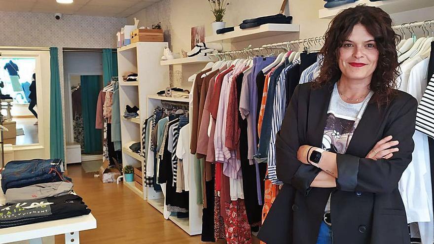 Eva Berrazueta, en su tienda VR Moda de Unquera (Cantabria). | A. F.