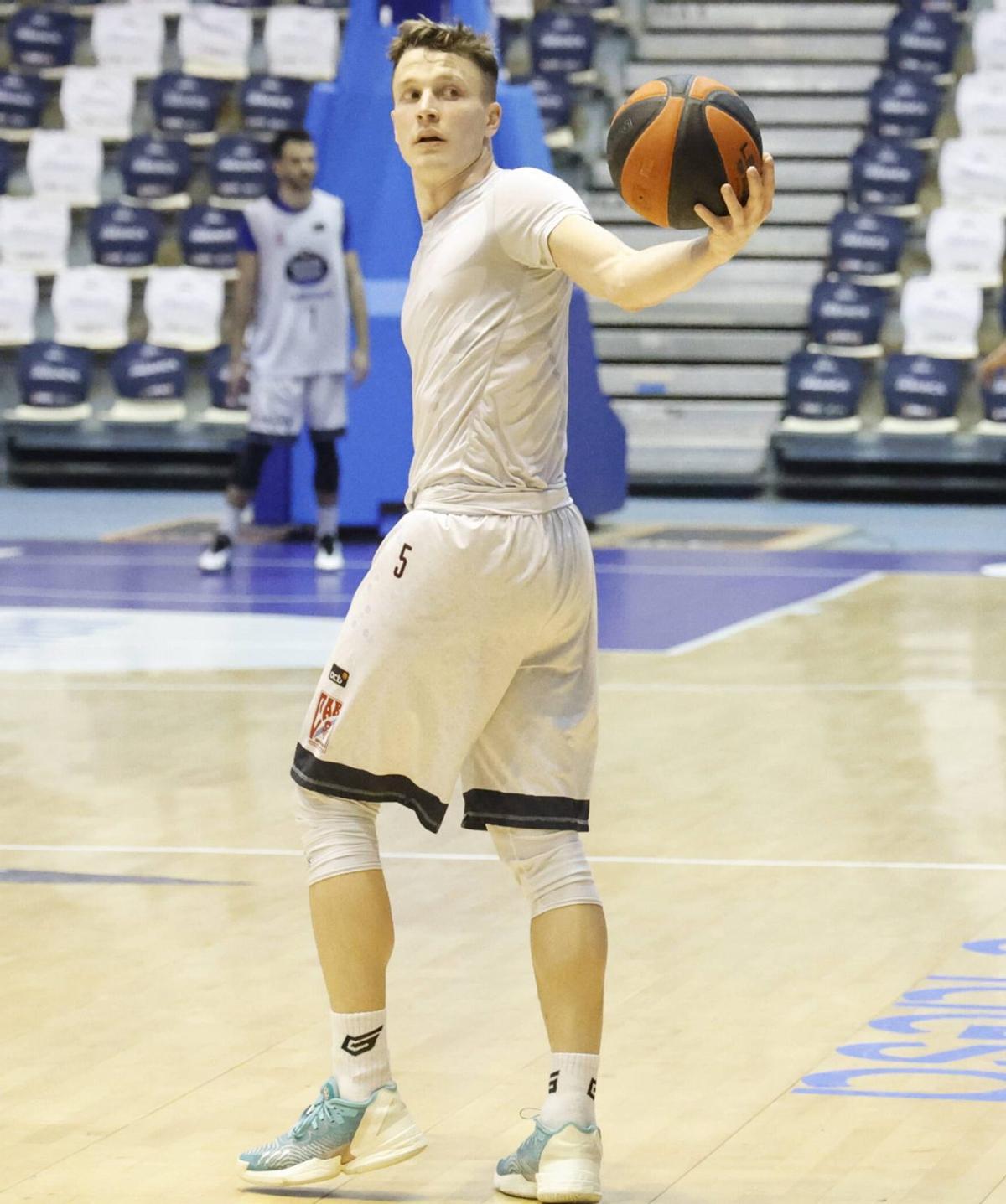 El argentino Fernando Zurbriggen en su etapa en el Obradoiro durante un entrenamiento en Sar