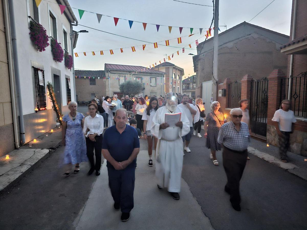 Santa Colomba de las Monjas, en procesión.