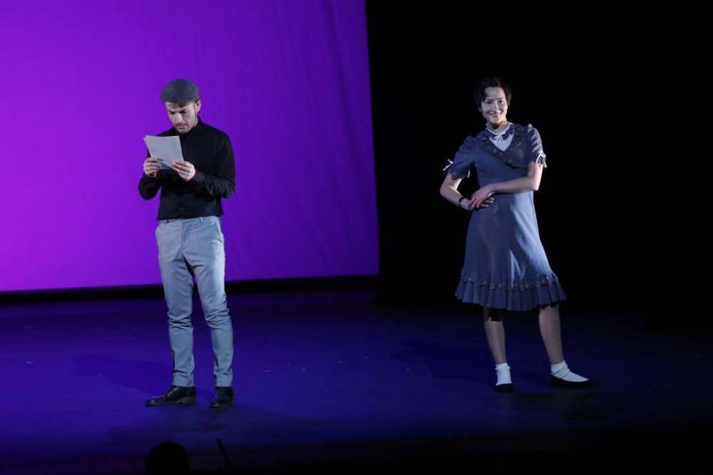 Corín Tellado emociona en el teatro Jovellanos