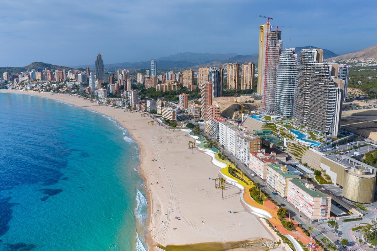 Vista aérea de Benidorm y el Paseo Marítimo