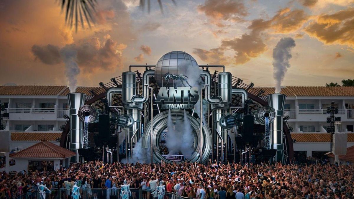 El escenario de Ushuaïa Ibiza durante la apertura de ANTS METALWORKS. | USHUAÏA IBIZA