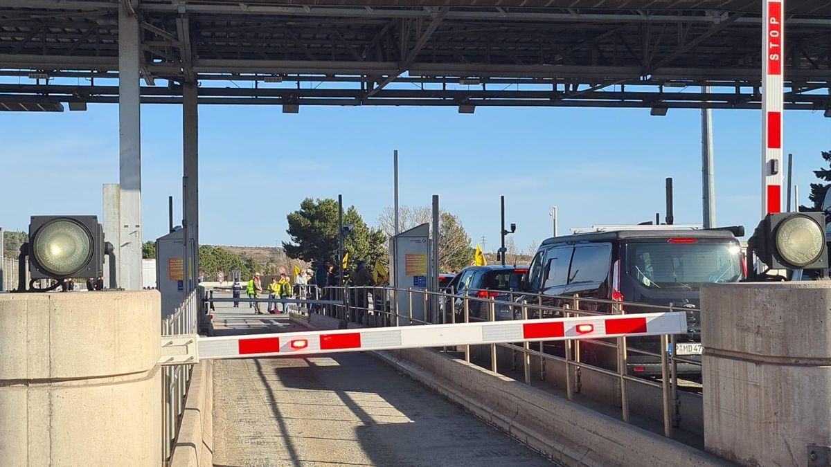 Trànsit informa que s'espera un dia complicat fins que la mobilització s'aturi.