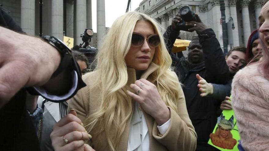 Kesha retira la demanda por abusos contra su mánager