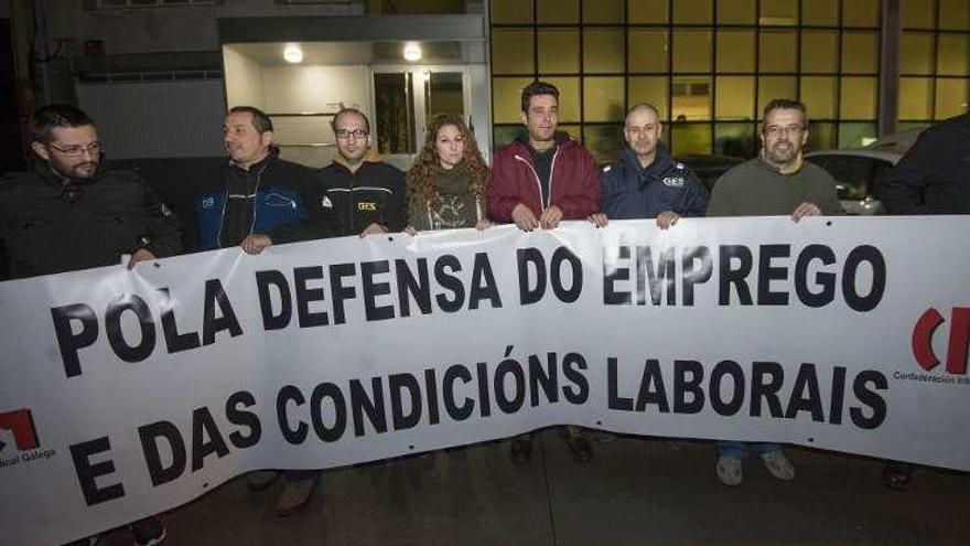 Protesta del personal coruñés de GES contra los despidos y el ERE de la firma