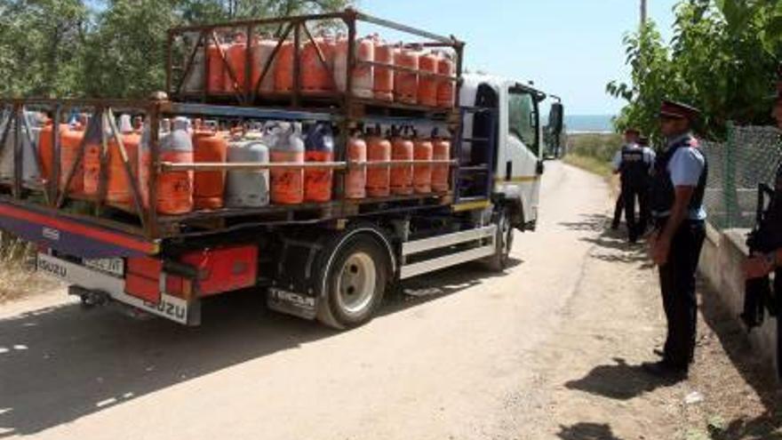 Una imatge de les bombones de butà a la localitat d&#039;Alcanar.