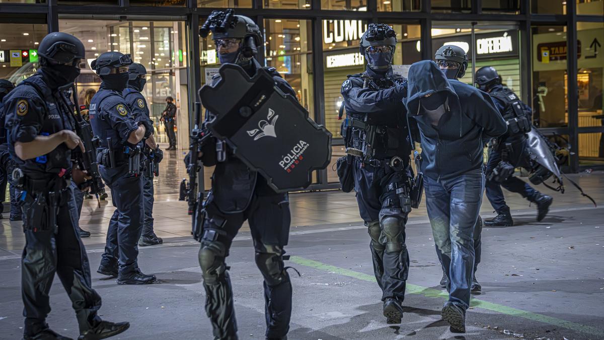 Simulacro de atentado terrorista en la estación de Sants